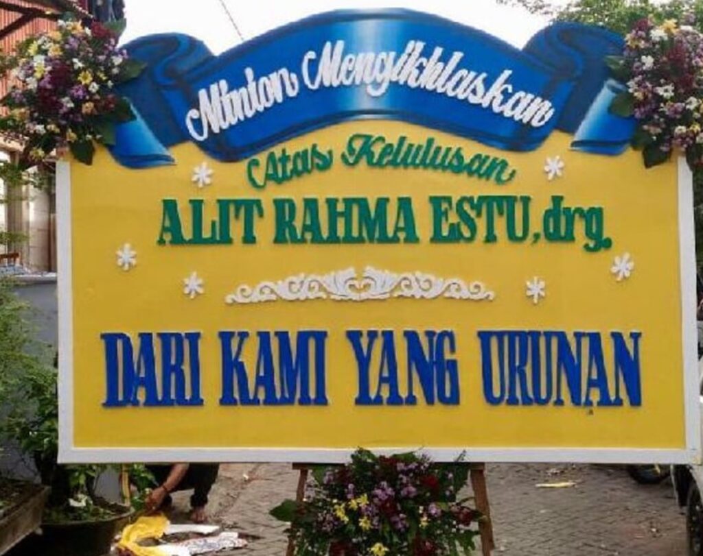 Bunga Papan Kelulusan 2